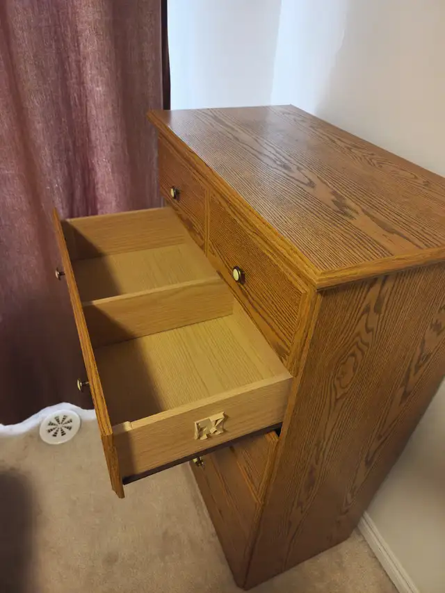 Solid 5-Drawer Chest – Oak Finish | Classic & Durable! in Dressers & Wardrobes in Oakville / Halton Region - Image 4
