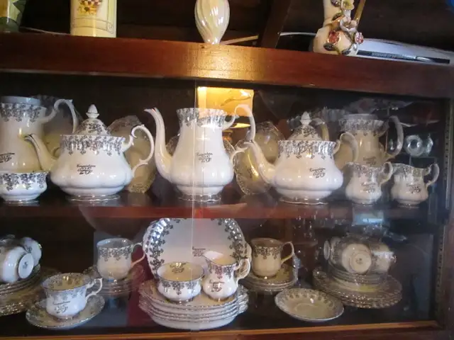 Royal Albert 25th ANNIVERSARY china set, Service for 8 in Arts & Collectibles in Edmundston - Image 2