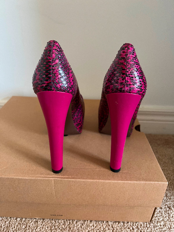 Bebe brand women high heels shoes size 5 in Women's - Shoes in St. Catharines - Image 4