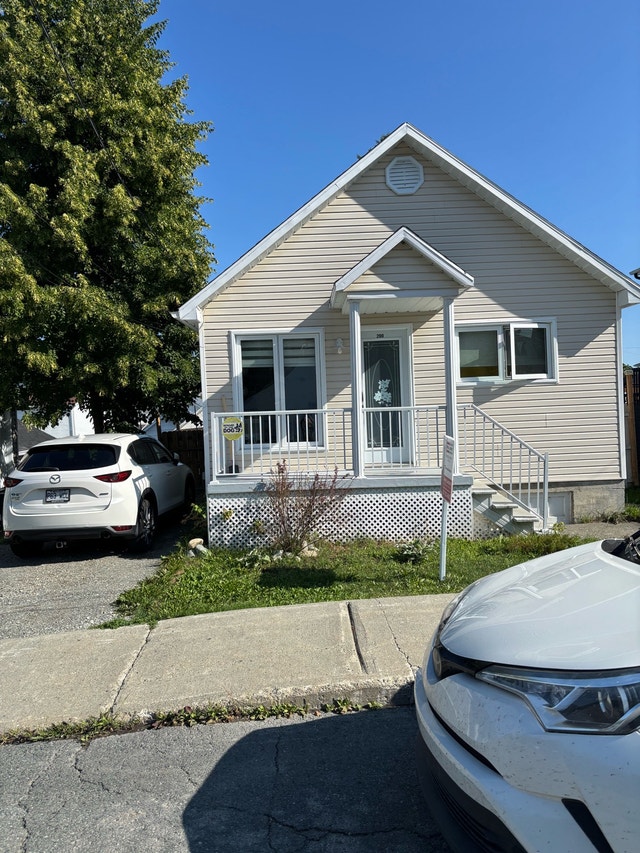 200 Rue Taschereau Ouest — photo 1