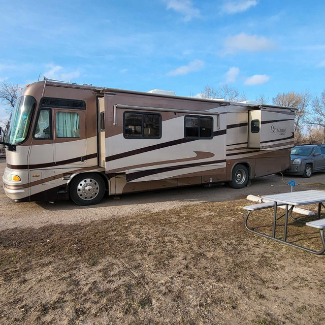 Well cared for 36.7 ft diesel pusher  in RVs & Motorhomes in Calgary - Image 2