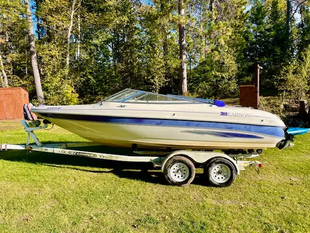 Larson SEI 206 Bow Rider I/O For Sale in Powerboats & Motorboats in Renfrew - Image 4