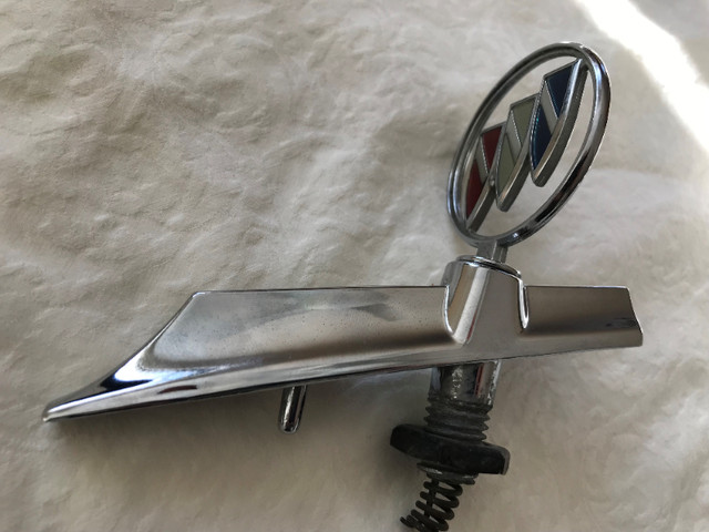 1977 Buick Century Hood Ornament in Auto Body Parts in City of Montréal - Image 3