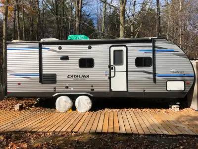 Clean and well maintained 2020 Coachman Catalina Legacy Edition travel trailer ready for the season!...