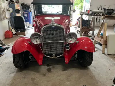 Très belle voiture antique roule très bien moteur refait