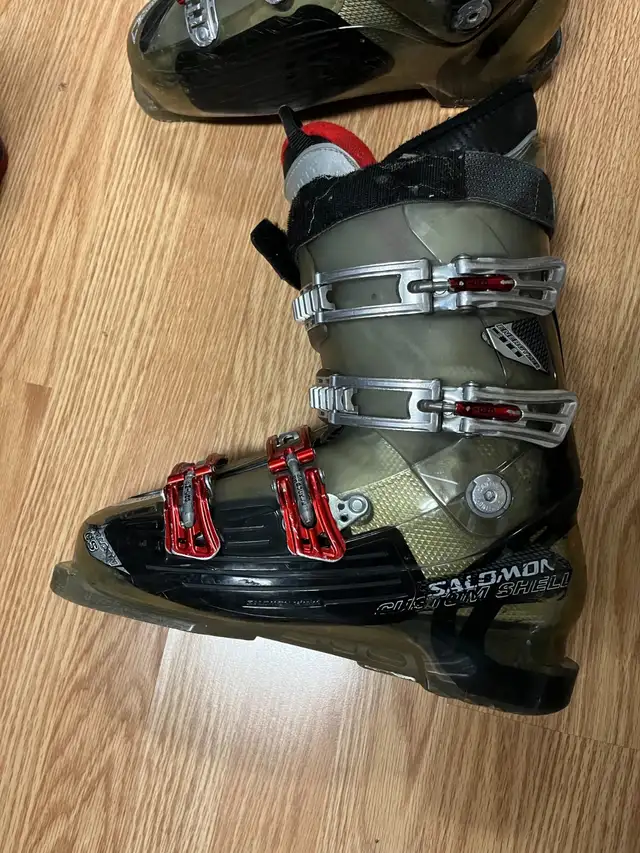 Bottes de ski de marque Salomon, pointure 27-27,5 60$ in Ski in Laval / North Shore - Image 2