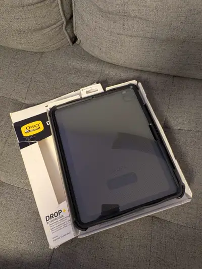 I'm selling an OtterBox Defender case for the 13-inch iPad Pro (M4), offering robust protection with...
