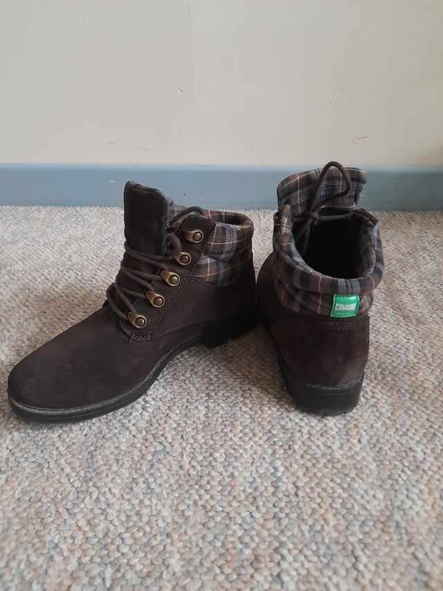 Cougar boots size 7 in Women's - Shoes in Winnipeg