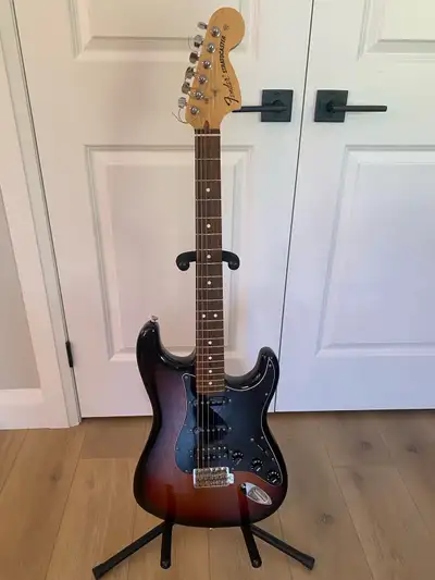 All original. 9/10 condition. Looking for a tele or Gibson but open to hearing all offers.