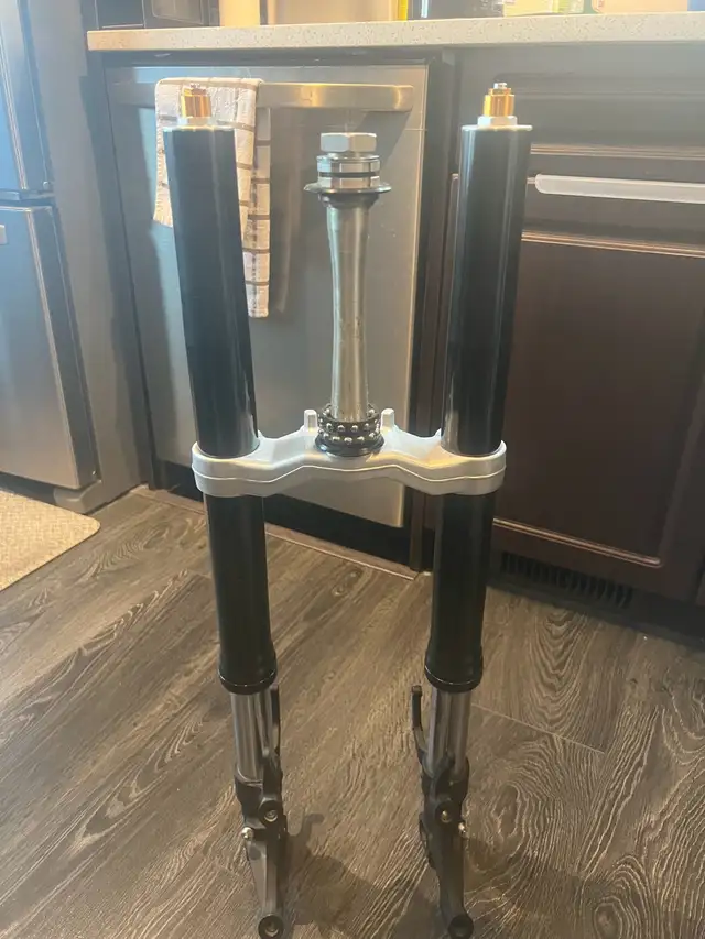 front forks and Lower tree for 2005 and newer  R6 Yamaha in Sport Bikes in Calgary - Image 2