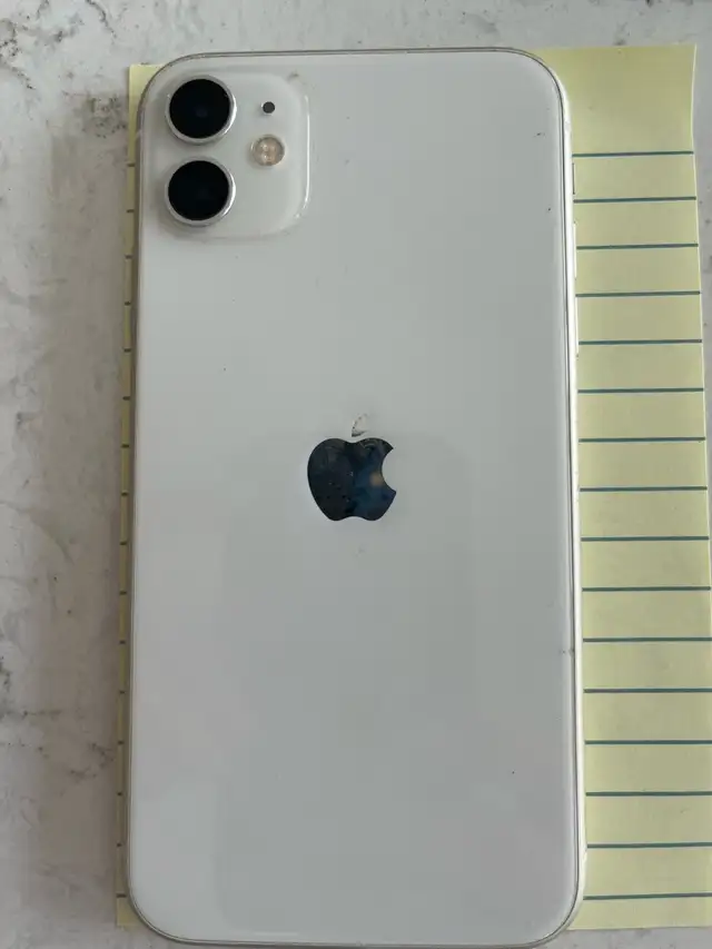 iPhone 11 64GB in Cell Phones in Kingston - Image 4