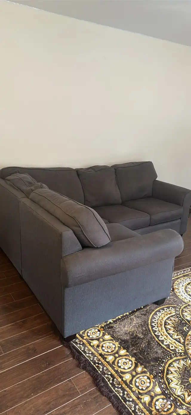 Grey Sectional Sofa in Couches & Futons in Kingston - Image 2