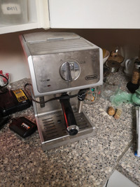 De'Longhi Espresso and Cappuccino Machine - Excellent Condition