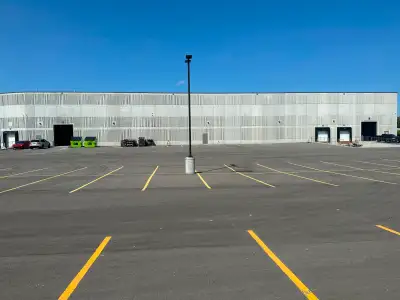 SECURE CAR, PICKUP TRUCK, TRUCK, TRAILER & COMMERCIAL VEHICLE PARKING — STOUFFVILLE (2 MIN FROM HWY...
