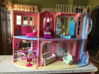 Grande maison Barbie.