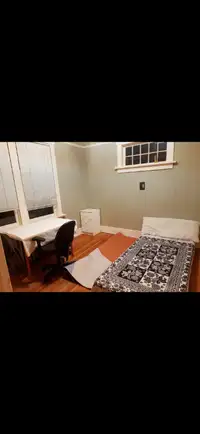 $800- Private Room available in a 5 bed 3 bath house