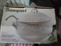 Soup tureen with cover and ladle