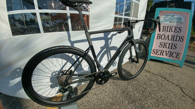 2023 Cannondale SuperSixEvo 105Di2 56cm in Road in Kitchener / Waterloo