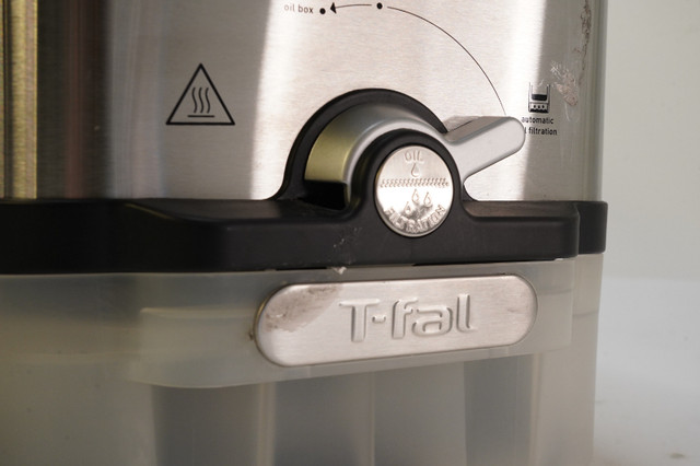 T-fal EZ Clean Deep Fryer, Low Odor XL Deep Fat Fryer, 3.5L in Microwaves & Cookers in City of Toronto - Image 4