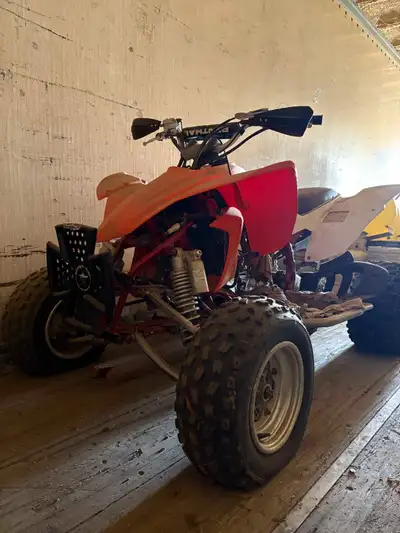 2004 Yamaha Yfz450 no engine Renthal banshee bend handle bars, bling star iron cross front bumper, g...