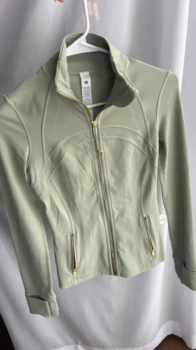 lululemon define jacket in Women's - Tops & Outerwear in Laval / North Shore - Image 2