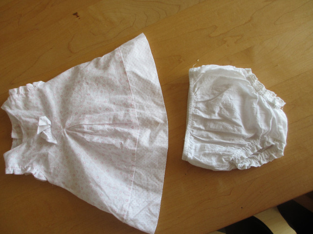 Robe en coton pour bébé taille 1 mois (avec culotte) (C103) dans Vêtements - 0 à 3 mois  à Ville de Montréal - Image 3