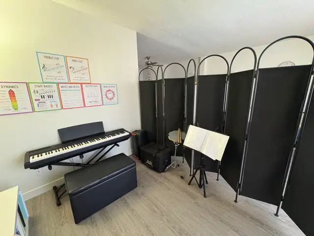 Piano and Ukulele lessons402835490829783040