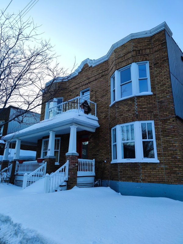 7 1/2 spacieux St Sacrement cession de bail disponible 01/07