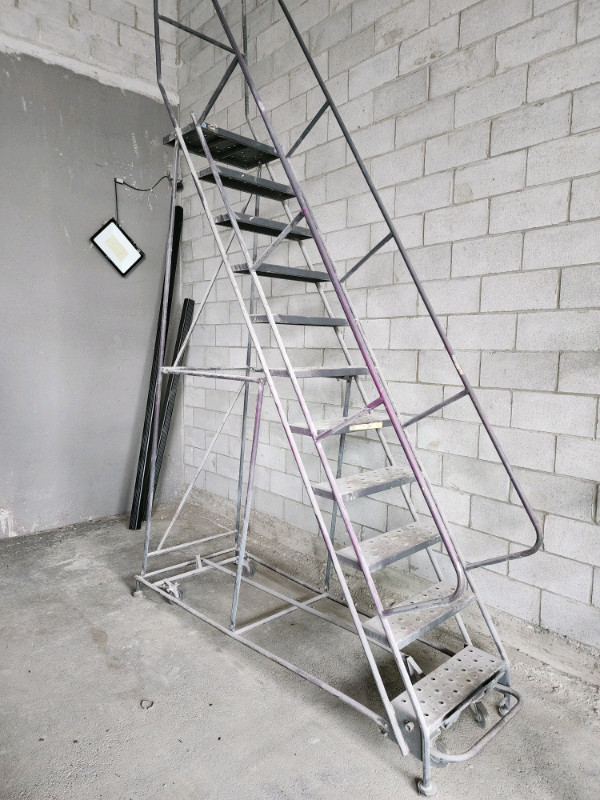 9` Stair Ladder 9 feet safety ladder mobile stairs Ladders