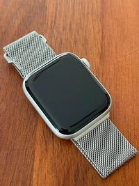 Apple Watch Series 5 Cellular + extra original unopened  band