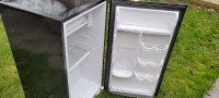 Mini fridge -Hamilton Beach