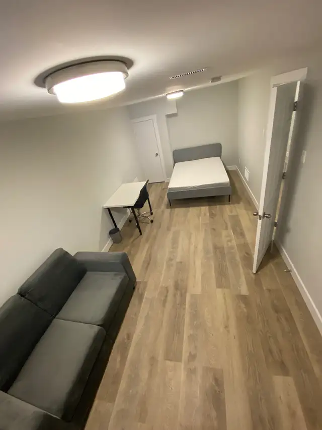 HUGE BEDROOM FOR RENT IN LUXURY STUDENT RENTAL NEAR CARLETON U!