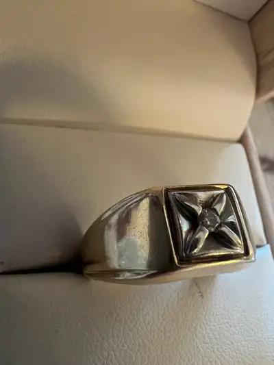 10 k men’s ring 1 diamond Size 9.5 North east Edmonton