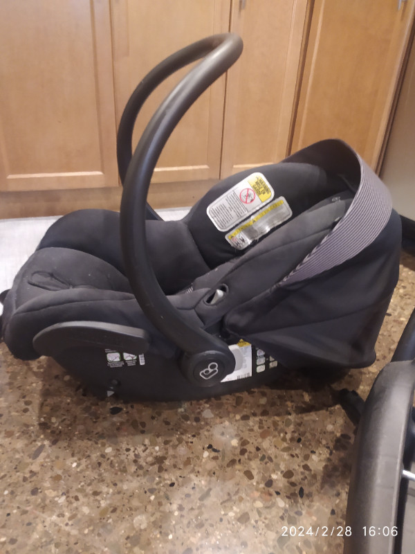 Car seat maxi cosi mico max 30 in Strollers, Carriers & Car Seats in Oakville / Halton Region - Image 4