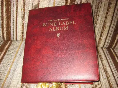 COLLECTION D'ÉTIQUETTES DE VIN ET CADRES D'ÉTIQUETTES, View more