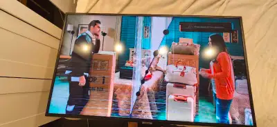Samsung 43" TV Model UN43RU7100 - Broken Screen, View more