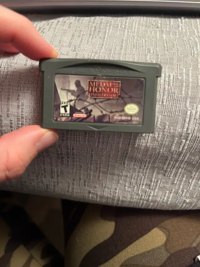 gameboy advance medal of honor cartridge  in Older Generation in Oakville / Halton Region - Image 2