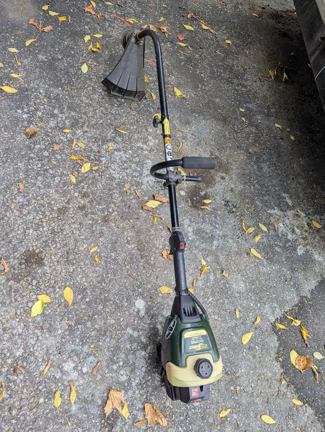 Yardworks Gas Trimmer in Lawnmowers & Leaf Blowers in Oshawa / Durham Region - Image 2
