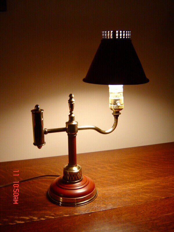 Beautiful Vintage Brass Toleware Desk/Table Lamp in Indoor Lighting & Fans in City of Toronto - Image 2