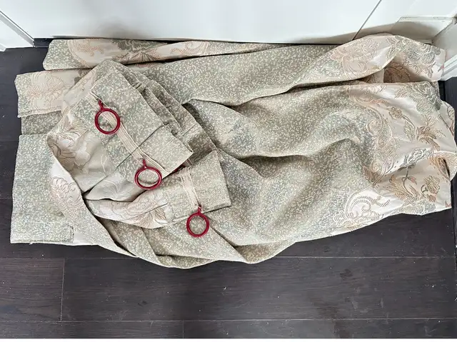 Curtains495871275356672003