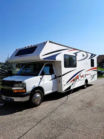 Clean title, absolutely no issues! Dual fuel system both LPG and Gas(Petrol) All Season RV - Heated...