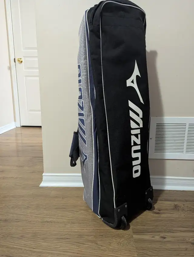 Softball/Baseball Equipment Bag in Baseball & Softball in Oshawa / Durham Region - Image 4