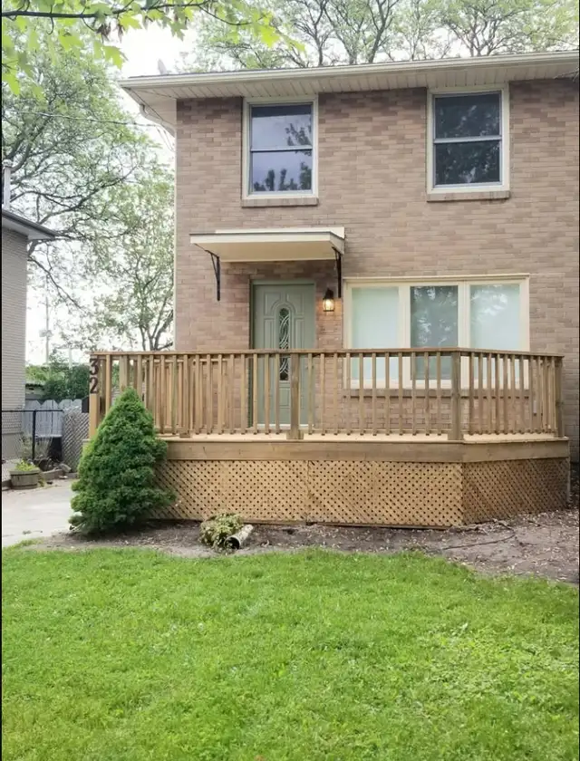 Beautiful Three Bedroom Home Available for Lease in Great Area!