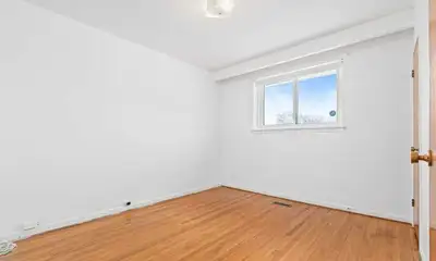 Room for rent in Toronto Etobicko