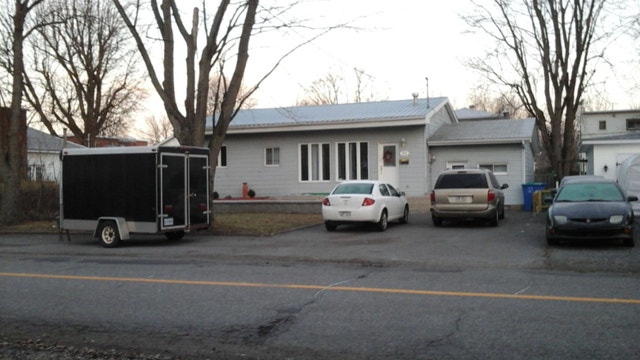Maison a vendre  crepin  chateauguay avec tout le contenu — photo 1