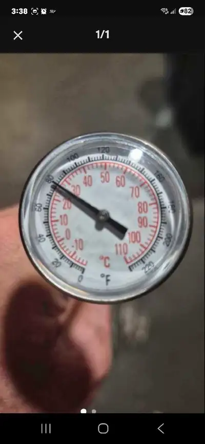 This is an analogue thermometer, perfect for monitoring temperatures in various applications. It's i...