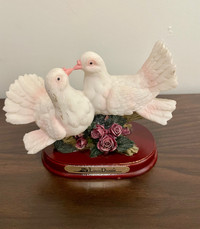 Love doves figurine 