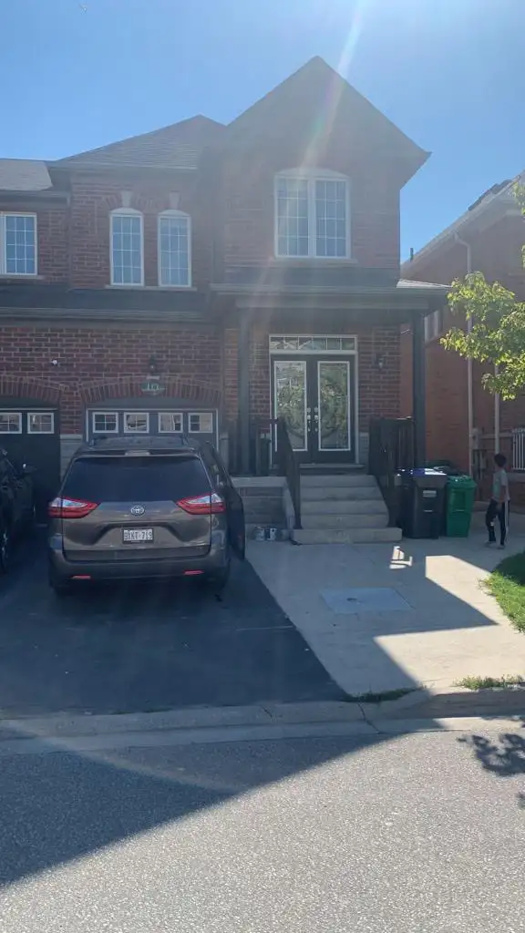 3 bedroom 3 washroom Avaliable