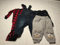 Lot de vêtements pour bébé de six à douze mois