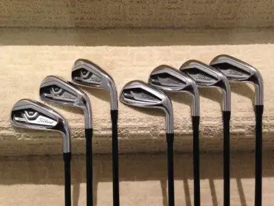 In very good condition Titleist T300 iron set 2021-2022 model year. The shafts are regular flex Mits...